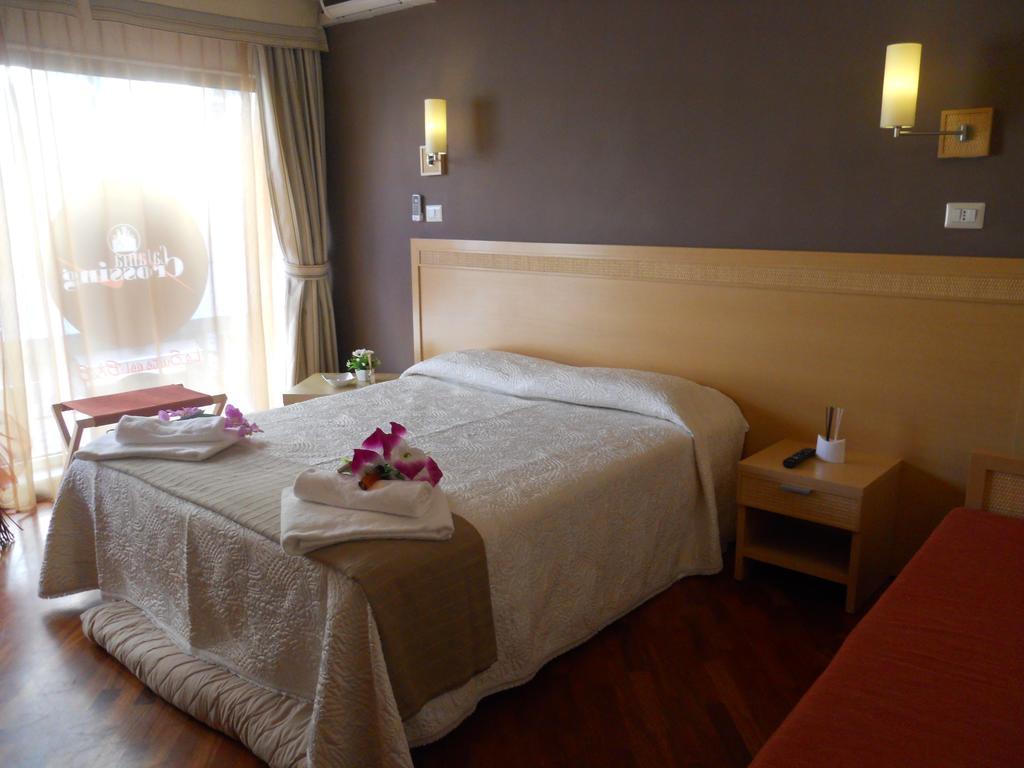 Crossing - & Comforts 2*